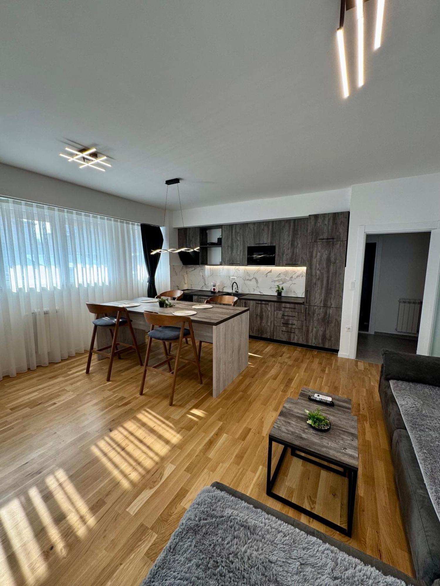Downtown Riverside Apartments Skopje Luaran gambar