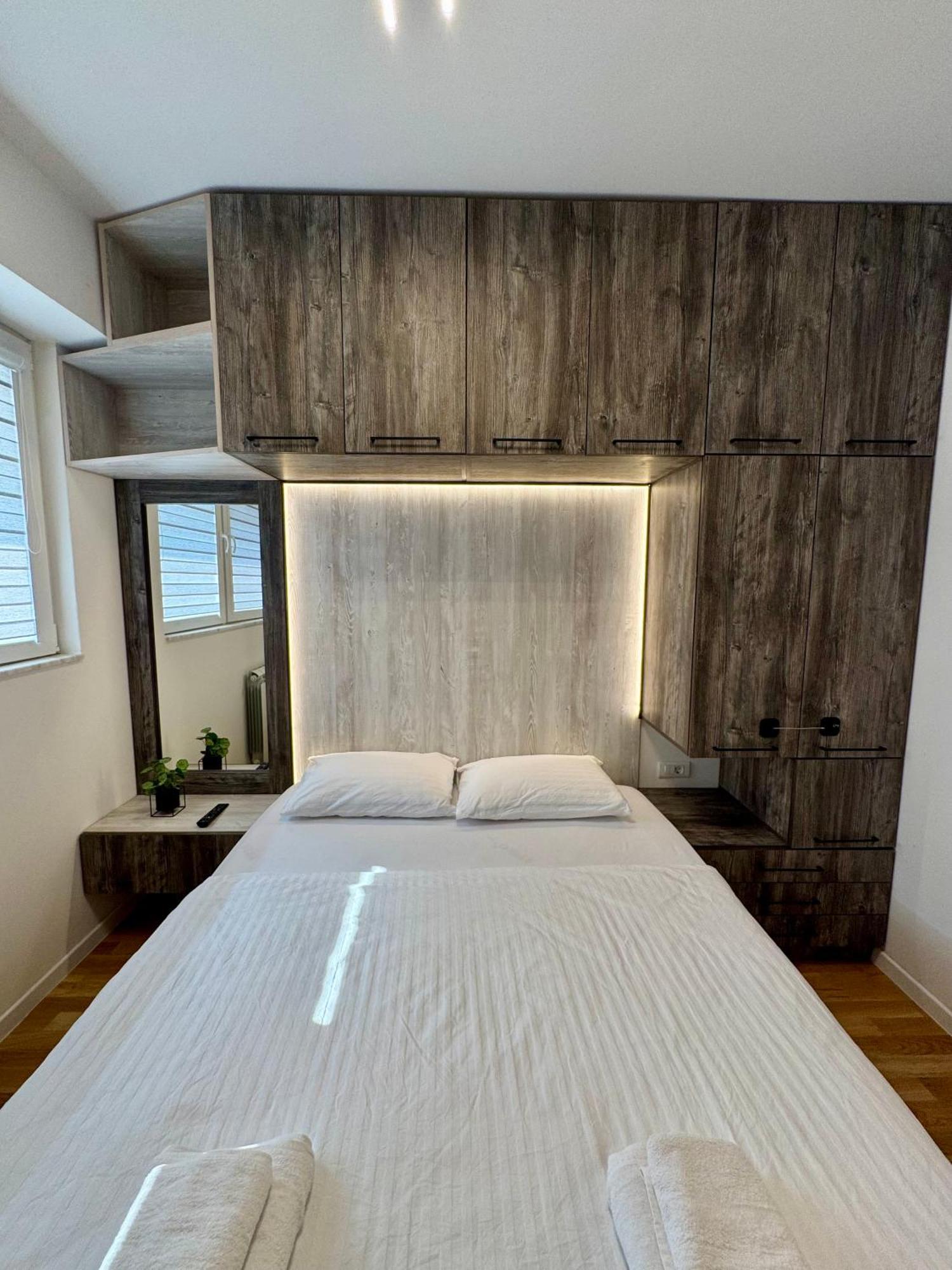 Downtown Riverside Apartments Skopje Luaran gambar